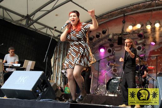 Jackie Mendez (USA) with The Magic Touch 20. This Is Ska Festival - Wasserburg, Rosslau 25. Juni 2016 (7).JPG